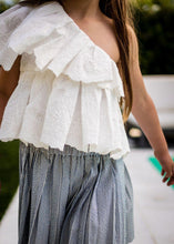 Load image into Gallery viewer, OFF SHOULDER WHITE BLOUSE.